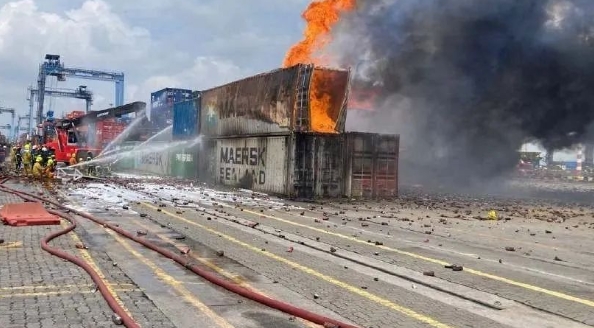 14個(gè)貨柜被燒毀