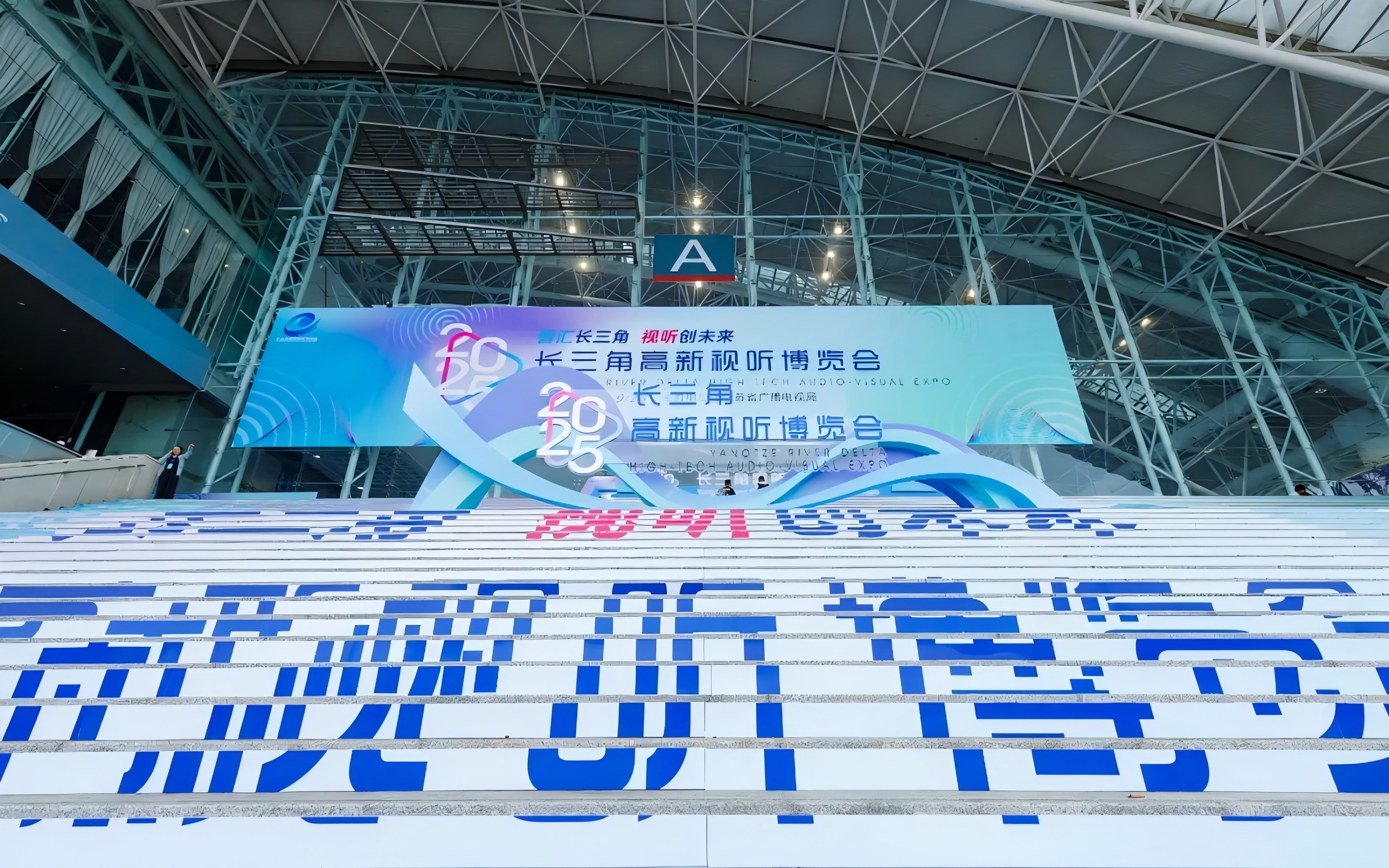名場面再現(xiàn)！視美樂以光影重現(xiàn)無錫春晚，助力科技與文旅創(chuàng)新融合發(fā)展